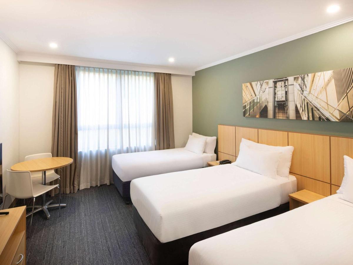 ทราเวลลอดจ์ โฮเต็ล แมคควารี นอร์ท ไรด์ ซิดนีย์ Hotel ภายนอก รูปภาพ