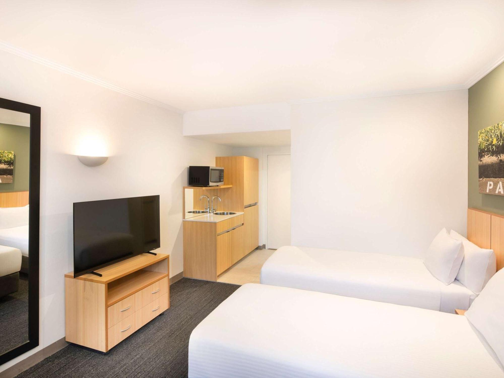 ทราเวลลอดจ์ โฮเต็ล แมคควารี นอร์ท ไรด์ ซิดนีย์ Hotel ภายนอก รูปภาพ